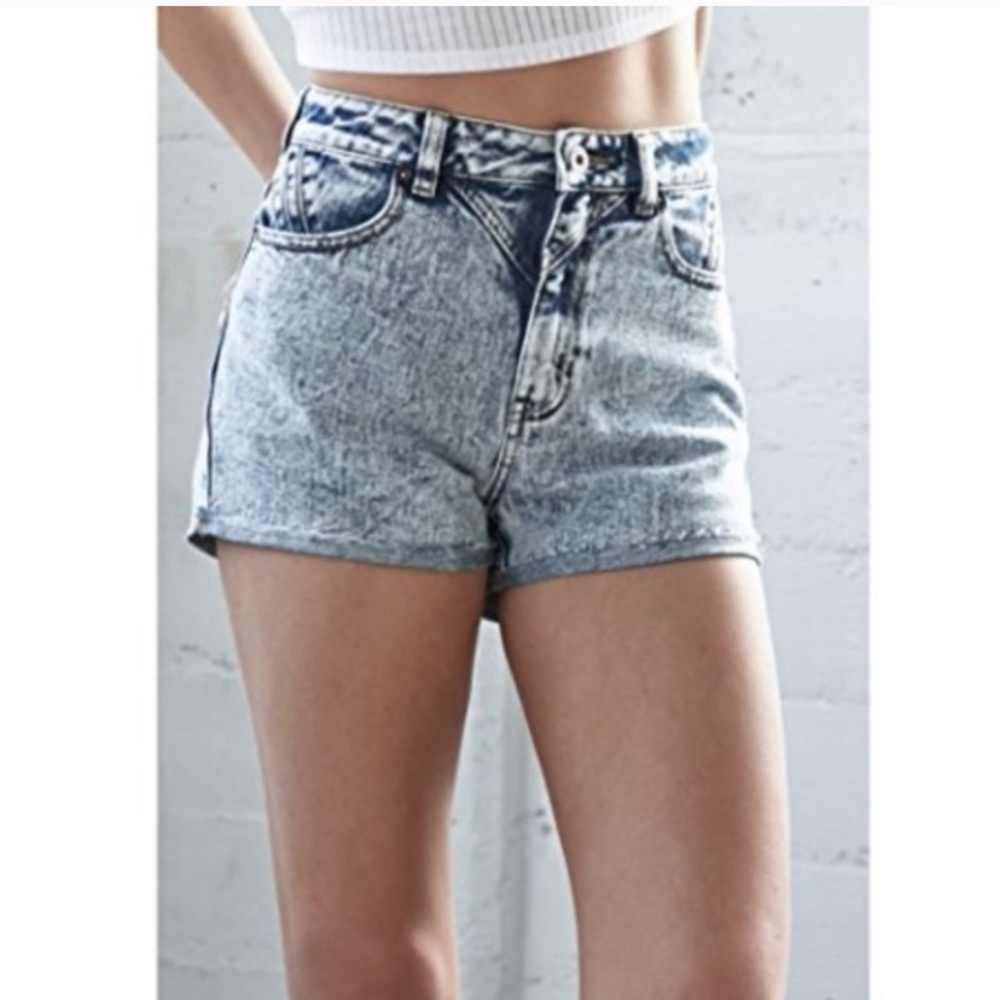 NWT Bullhead mom shorts